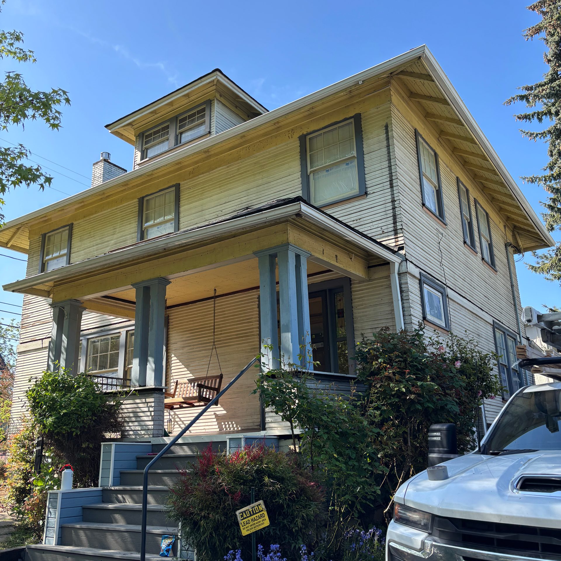 Hollywood District yellow Foursquare